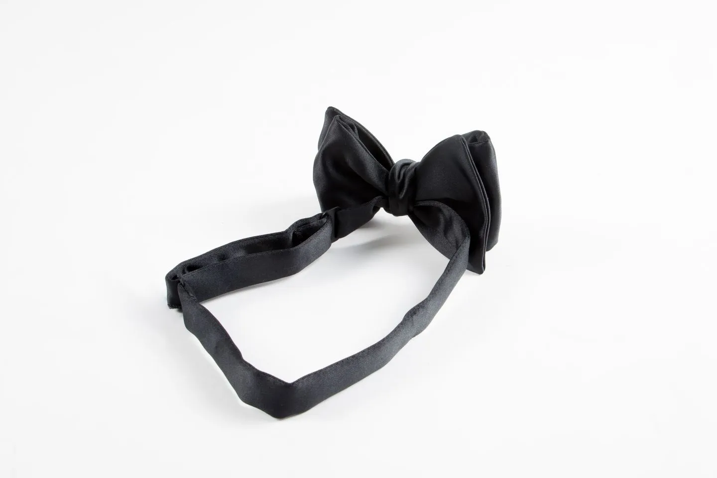 8 cm Black Duchess Silk Self-Tie Bow Tie