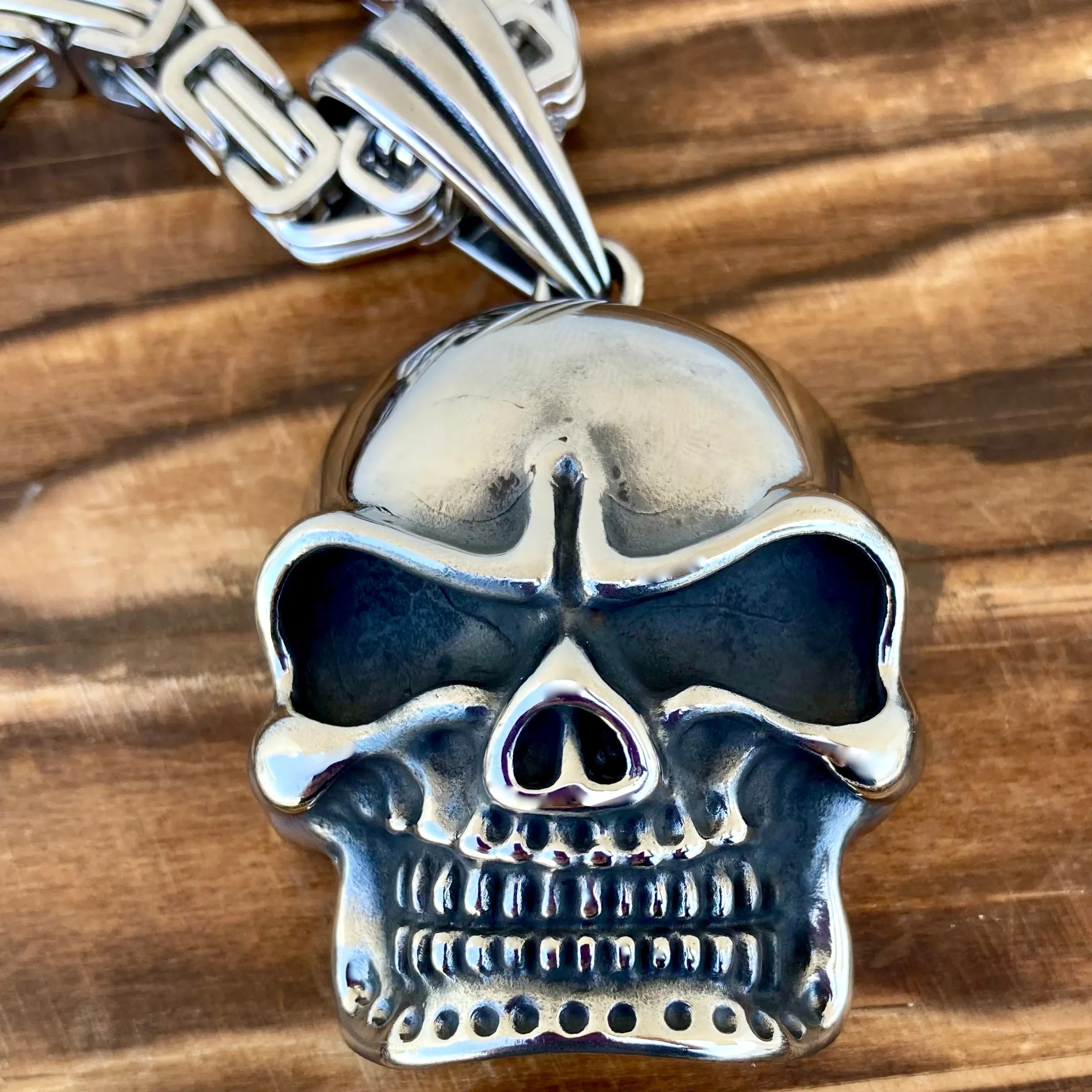 Bone Crusher Skull - Solid Back Pendant - Necklace (250)