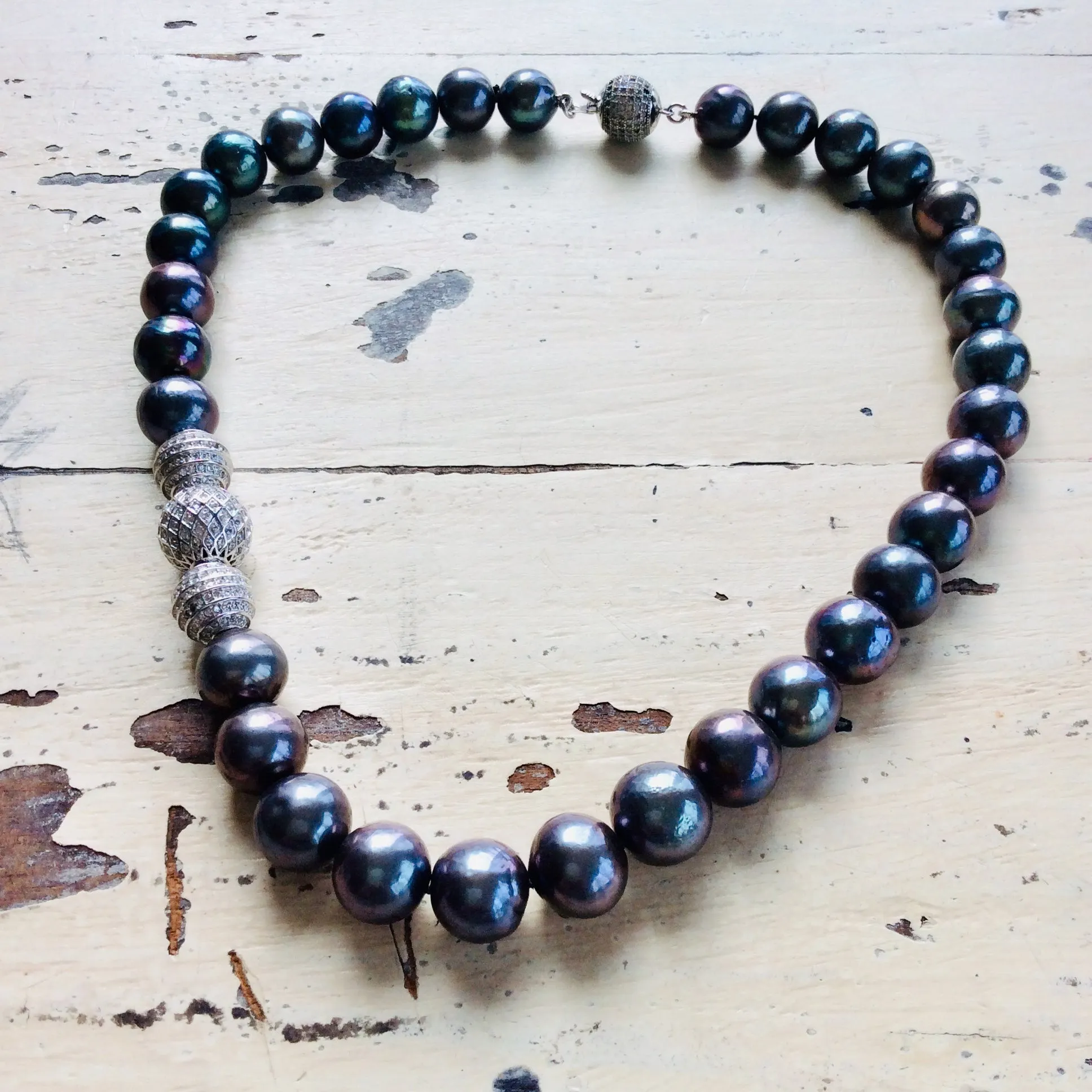 Exquisite Black Pearl Necklace with Silver Details