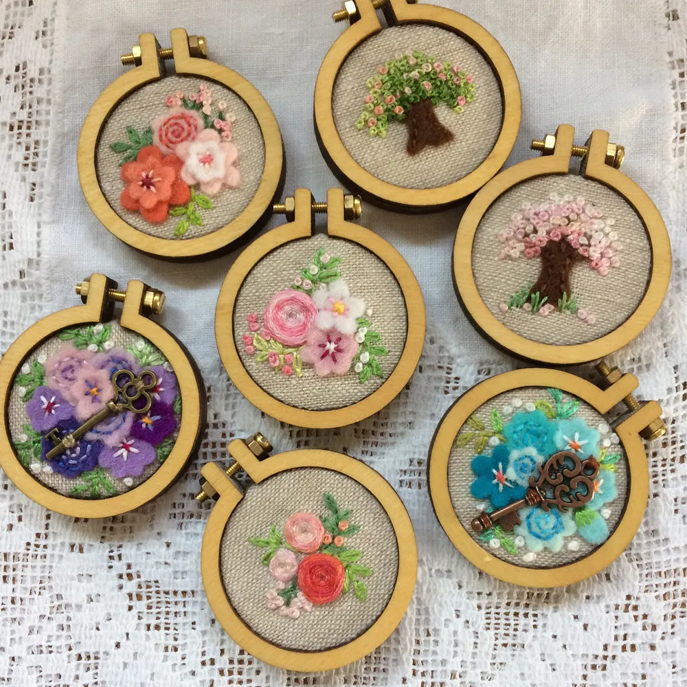 Mini Embroidery Hoop Lasercut Frame Cross Stitch Frame Tiny Embroidery Pendant Tiny Hoop diy Embroidery Pendant 25mm round 1pcs