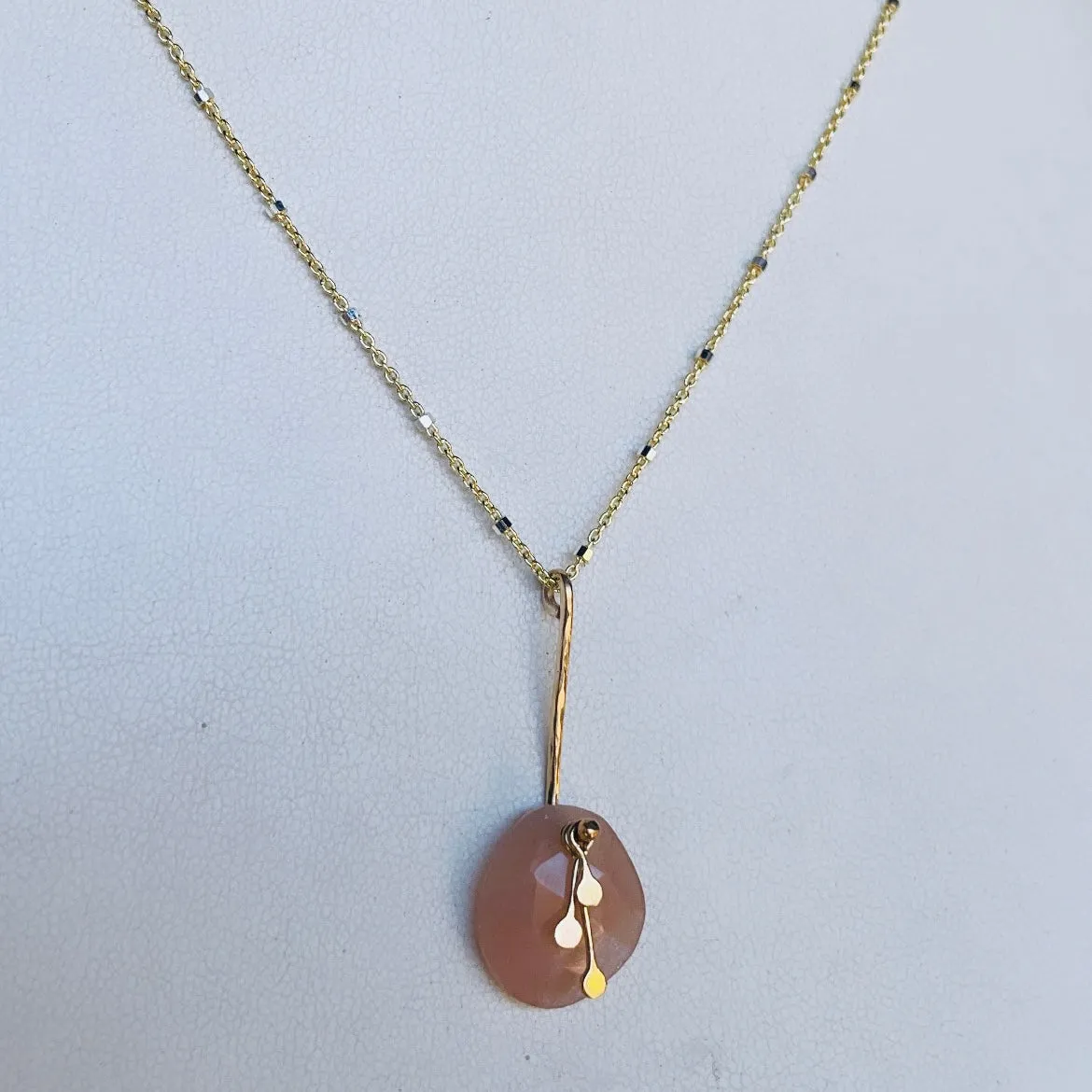 Pendulum Dots peach moonstone necklace