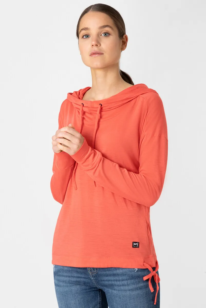 super.natural Women&#x27;s Funnel Hoodie Living Coral | Buy super.natural Women&#x27;s Funnel Hoodie Living Coral here | Outnorth